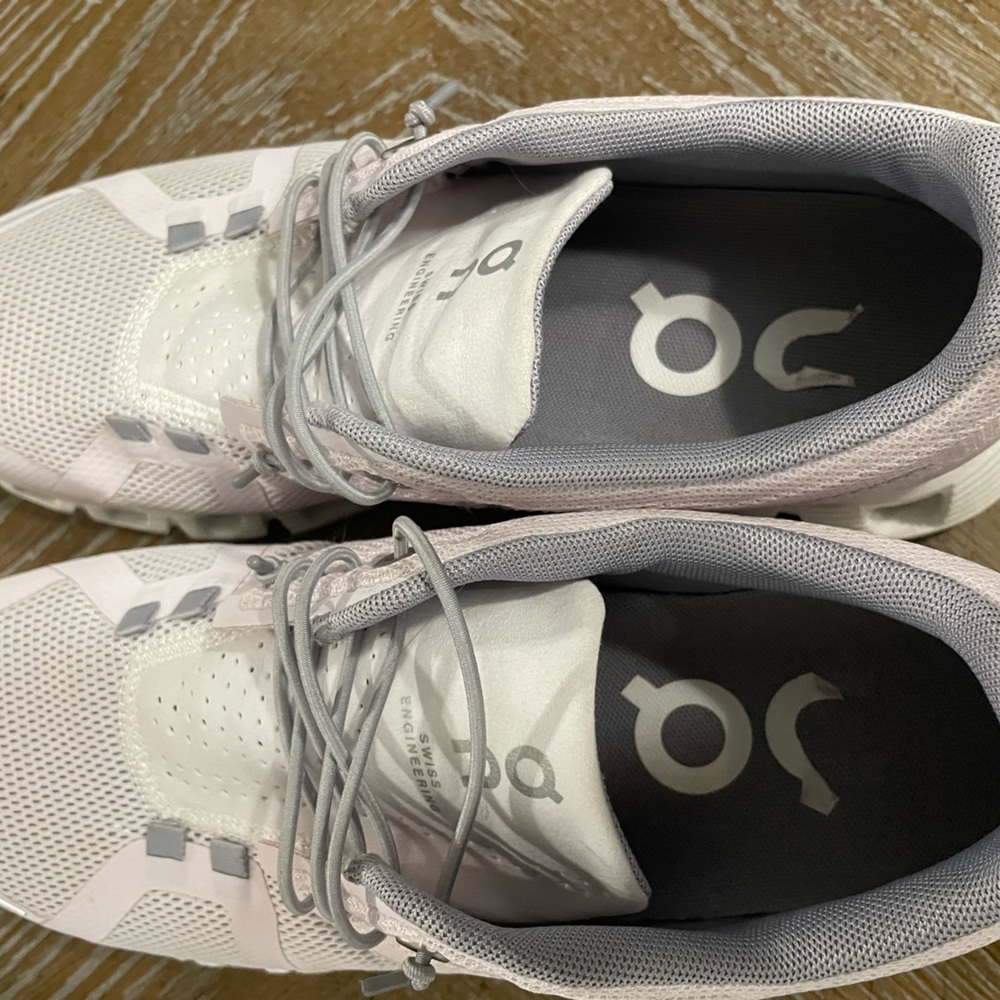 On Cloud Shoes 7.5